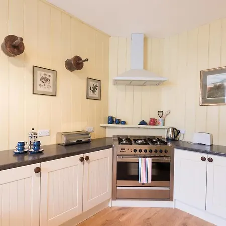 Holiday home 2 Bed In Boltongate Sz396 *